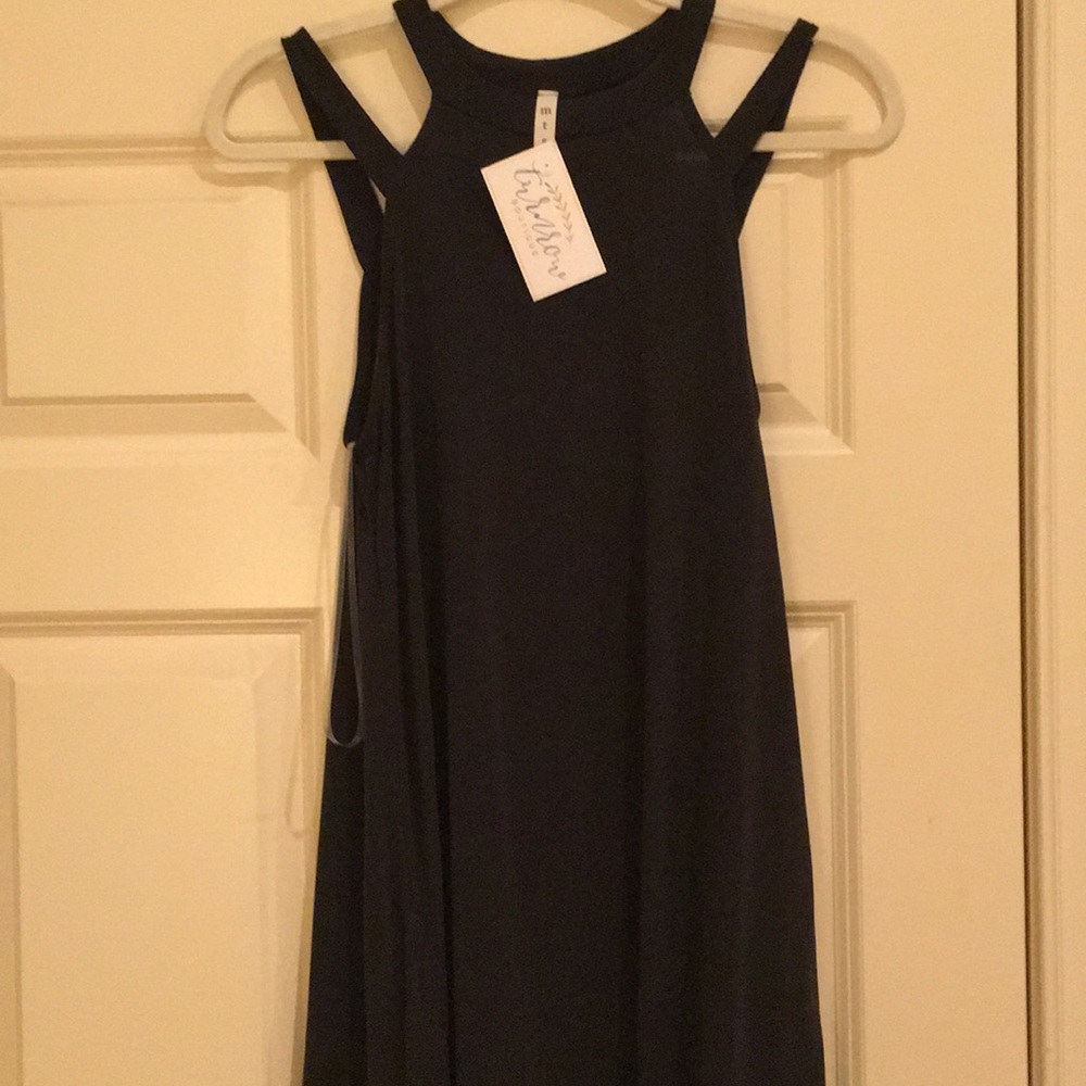 Black sleeveless tank